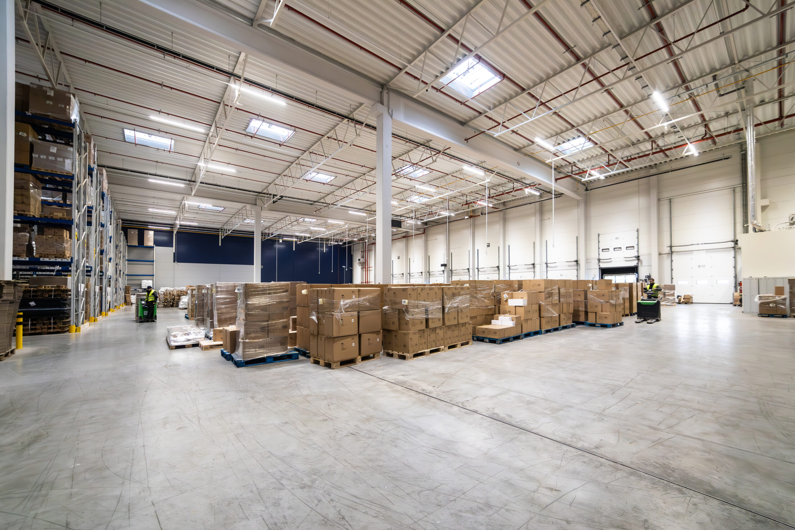 Gotowe paczki przygotowane w ramach usługi fulfillment do wysyłki do klientów sklepu internetowego Gotowe paczki przygotowane w ramach usługi fulfillment do wysyłki do klientów sklepu internetowego